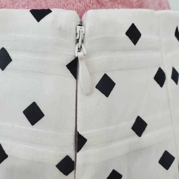 Banana Republic Diamond Pattern Skirt Size 2 - Picture 3 of 6